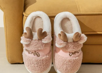 Cozy Winter Slippers for Women and Men That Keep Feet Warm Indoors