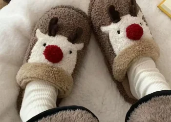 Cozy and Stylish Cotton Slippers for Winter Comfort and Safety at Home
