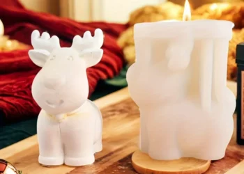 Create Festive Holiday Candles Easily with This Durable Reindeer Silicone Mold